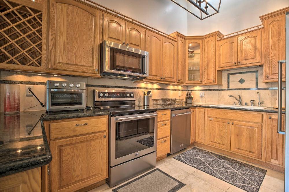 Epic Mammoth Lakes Getaway with Shared Pool, Hot Tub